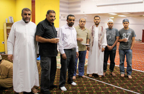 Mosque-less Muslims improvise for Ramadan
