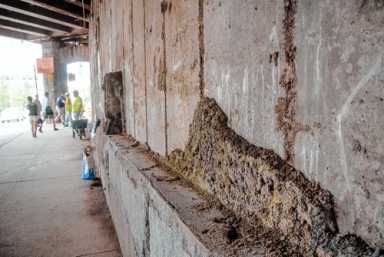 Wall fall down! Brooklyn Bridge rains granite on pedestrians