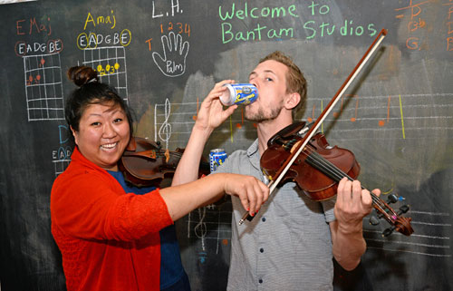 String and tonic! Slopers teach boozy music lessons