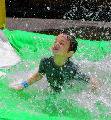 Water, water everywhere: Kids splash around Aviator