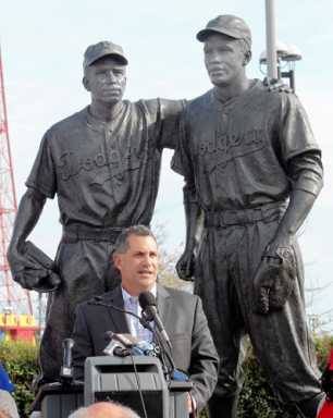 Cyclones rededicate Jackie Robinson statue after Nazi vandalism