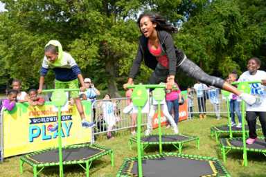 Boys, girls walk in the sun at Nickelodeon play-date in P’Park