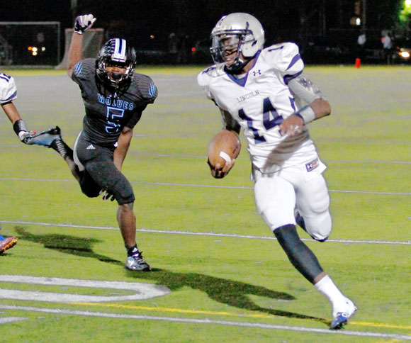 Hot Rod: Rodriguez’s late touchdown lifts Lincoln over Grand Street