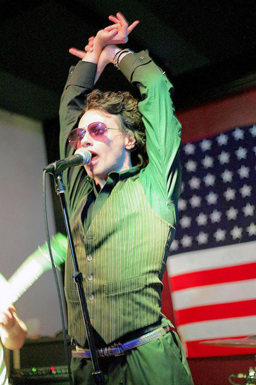 Thrive-in Saturday! W’burg glam rock party celebrates 10 years