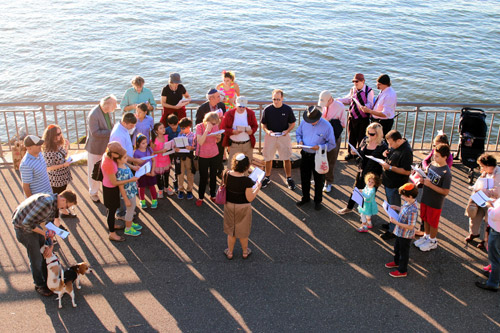 Wash Hashanah: Ridge Jews cleanse sins in waterfront ceremony