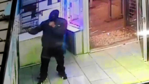 VIDEO: Gunman in ski mask robs Myrtle Avenue convenience store