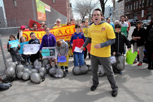 Smells like clean spirit! G’point residents demand city build trash depots faster