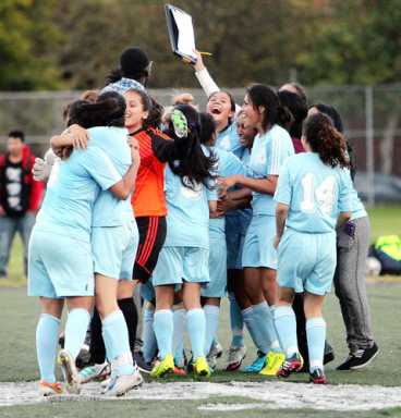 Emotional Grand Street tops Goldstein to claim division title