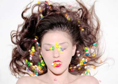 Artist covers herself in whipped cream, cookies for new show