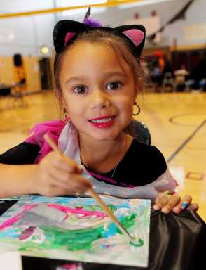 Kids craft at family arts day