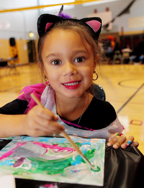 Kids craft at family arts day