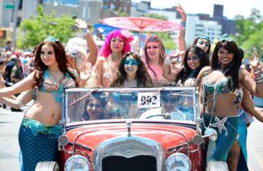 Throngs in thongs