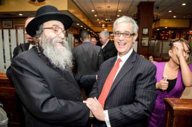 Brooklyn pols break bread, cheesecake at Junior’s