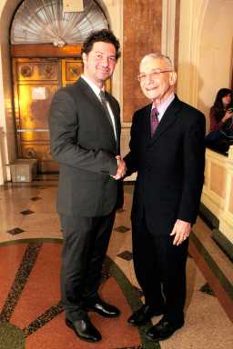 Standing O is at it again!