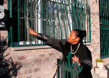 Pols, locals: Mayor should hire more police