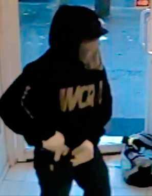 Gunpoint jewelry heist in Midwood