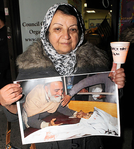 Midwood holds vigil for Pakistan terror victims