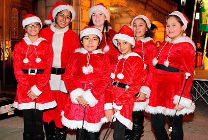 Sunset Park shines with Christmas tree lighting