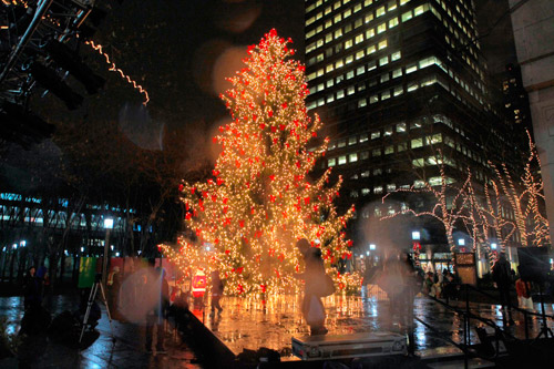 Holiday cheer beats back Scrooge-ish rain at Downtown tree lighting