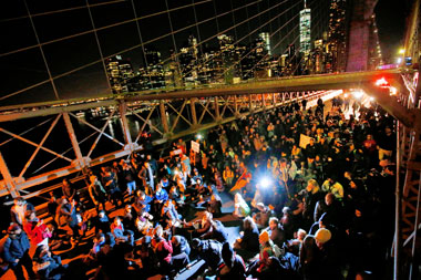 Outrage over chokehold-cop decision spills over the Brooklyn Bridge