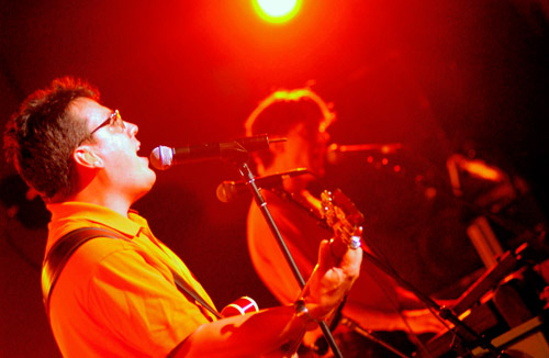 Tale of the tape: They Might Be Giants vs. Billy Joel