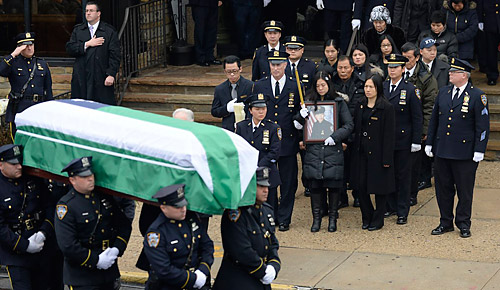 Cops turn backs on mayor again at fallen officer’s funeral