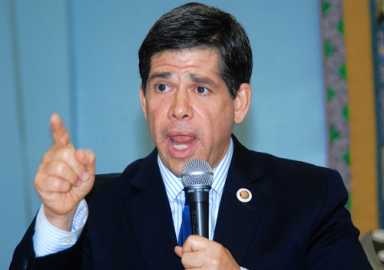 Quag-mire! Gentile and rival trade blame at first debate