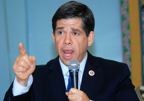 Quag-mire! Gentile and rival trade blame at first debate