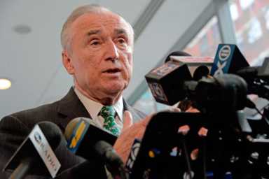 In Brooklyn, Bratton defends broken-windows policy