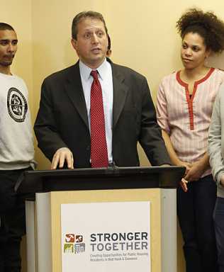 Standing O is standing together with the Fifth Avenue Committee