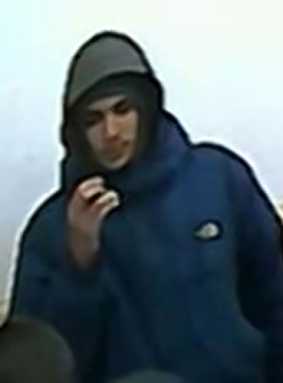 Four scoundrels steal from lost senior