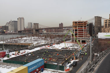 Freeze! City halts work at Brooklyn Bridge Park site over view gripes