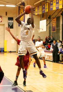 Williams’s last-second shot propels Loughlin over Hayes