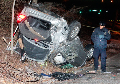 Driver careens onto Ridge park jogging trail