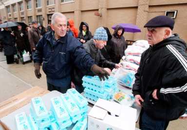 How con-seder-ate! Jewish groups hand out kosher-for-Passover food
