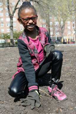 Young Red Hook residents help clean up the neighborhood