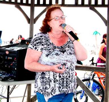 Boardwalk Mother’s Day karaoke hits all the right notes