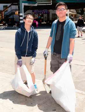 Waste warriors: Locals clean Bensonhurst streets