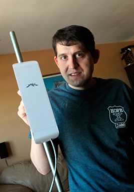 ’Hoodlinked: Do-it-yourself Internet network reaches Ridge