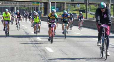 Bike tour brings riders onto Brooklyn’s elevated interstate