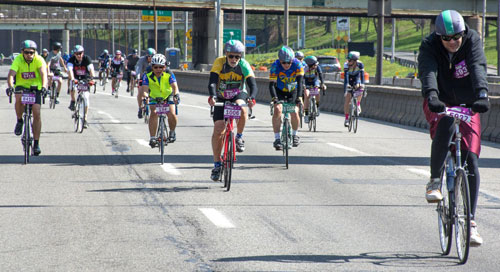 Bike tour brings riders onto Brooklyn’s elevated interstate