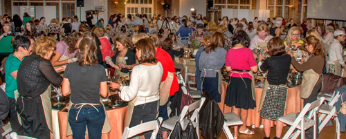 Hundreds gather for challah lesson from master baker