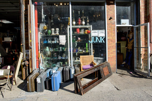 Junk vintage store closes N. Ninth St. outlet