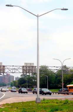 Hazard lights: Locals say new Belt Parkway lamp posts are dangerous