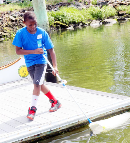 Patriots with paddles: Vets canoe in Jamaica Bay