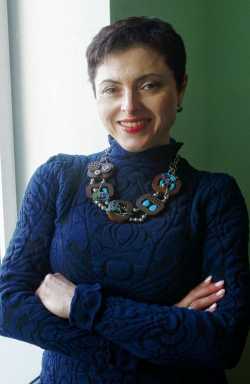 Sanna Ezri: Director shines spotlight on historic theater