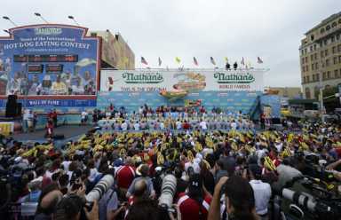Stomach upset! Stonie dethrones Chestnut in Nathan’s hot-dog-eating contest