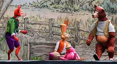 New York dolls: Kids enjoy puppets in the park