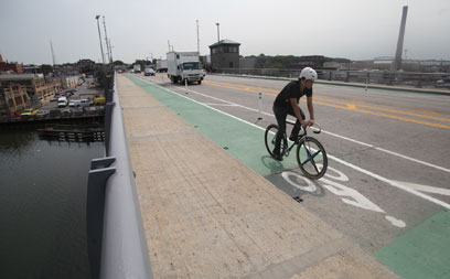 Life in the vast lane: Greenpoint Avenue Bridge bike path opens