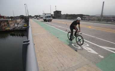Life in the vast lane: Greenpoint Avenue Bridge bike path opens